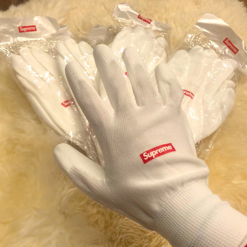 Bundle of Rubber Supreme Gloves